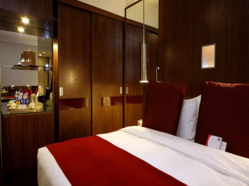 Hotel Radisson Blu And Convention Center, Minhal 4*