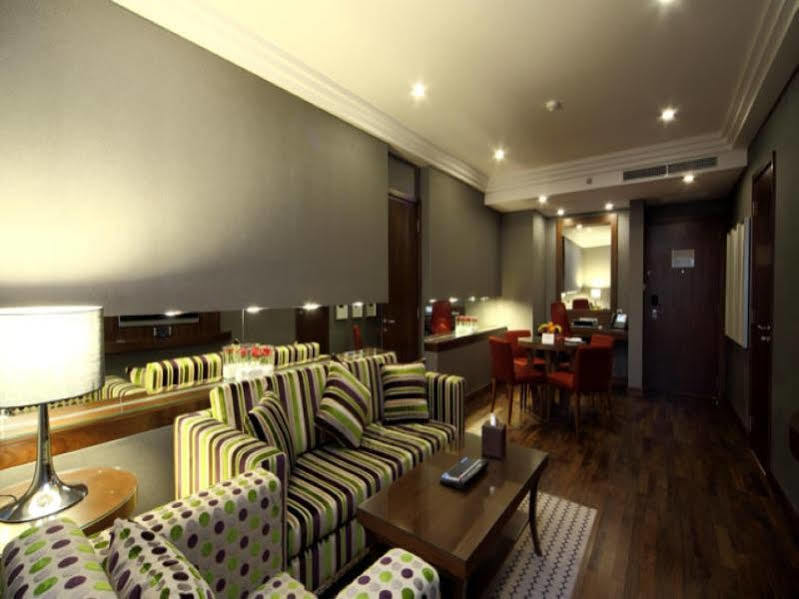 Hotel Radisson Blu And Convention Center, Minhal
