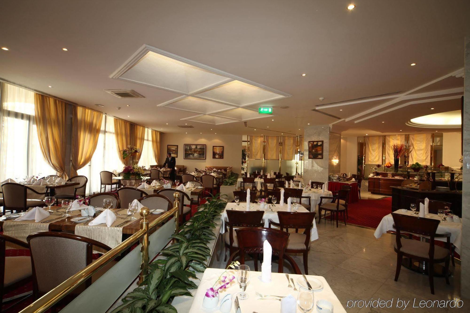 Radisson Blu And Convention Center, Minhal 4*