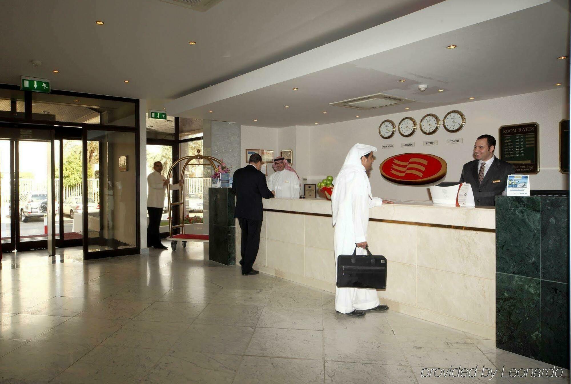 Radisson Blu And Convention Center, Minhal 4*